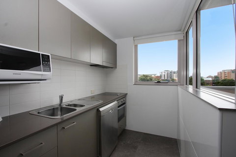 Honeysuckle Executive Apartments - Accommodation QLD 24