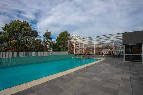 Honeysuckle Executive Apartments - Accommodation QLD 32