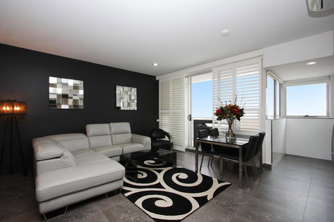 Honeysuckle Executive Apartments - Accommodation QLD 12