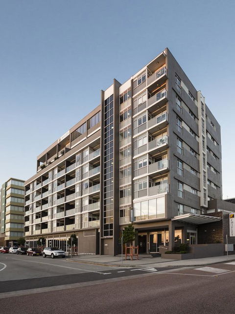 Honeysuckle Executive Apartments - Accommodation QLD 37