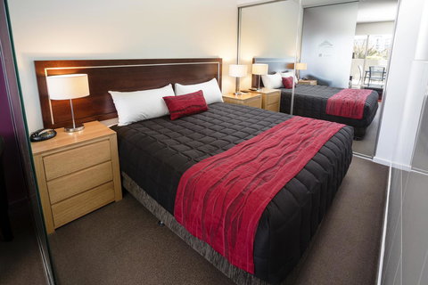 Honeysuckle Executive Apartments - Accommodation QLD 27