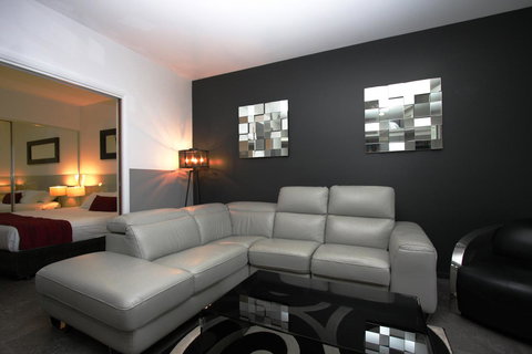 Honeysuckle Executive Apartments - Accommodation QLD 9