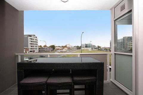 Honeysuckle Executive Apartments - Accommodation QLD 3