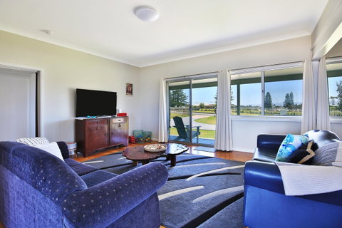 Glory @ Culburra - Absolute Beachfront - Pet & Family Friendly - Accommodation QLD 3