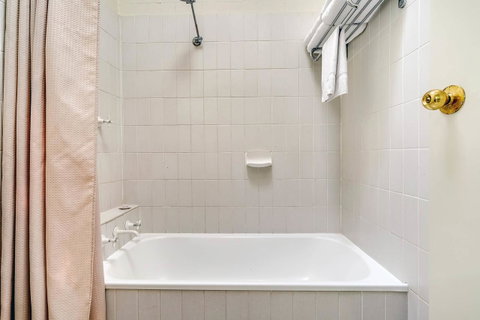 Prince Of Wales Hotel - Accommodation QLD 4