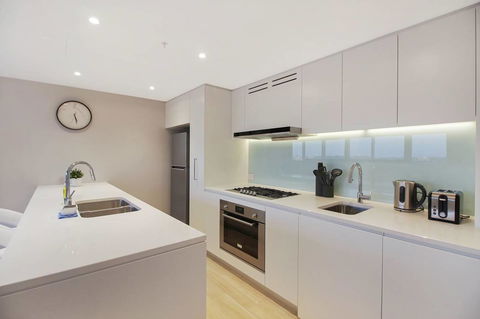 Brand New 3 Bedrooms Apt With Waterfront View - Accommodation QLD 7