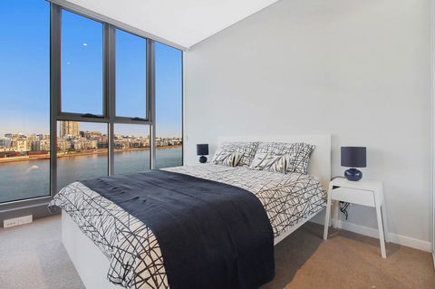 Brand New 3 Bedrooms Apt With Waterfront View - Accommodation QLD 18