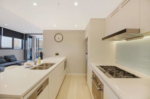 Brand New 3 Bedrooms Apt With Waterfront View - Accommodation QLD 12