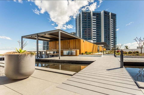 Brand New 3 Bedrooms Apt With Waterfront View - Accommodation QLD 4