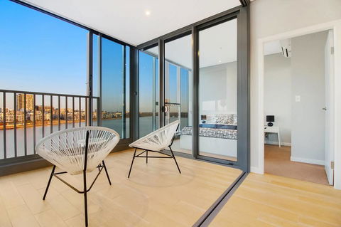 Brand New 3 Bedrooms Apt With Waterfront View - Accommodation QLD 0