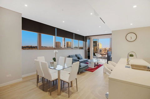 Brand New 3 Bedrooms Apt With Waterfront View - Accommodation QLD 6