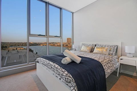 Brand New 3 Bedrooms Apt With Waterfront View - Accommodation QLD 3