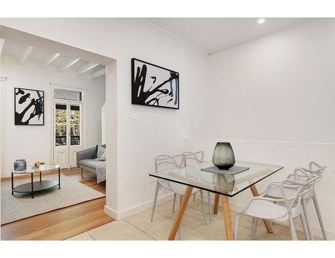 Walk To The City From This Renovated Heritage Gem - Accommodation QLD 3