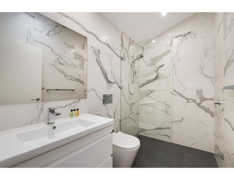 Walk To The City From This Renovated Heritage Gem - Accommodation QLD 6