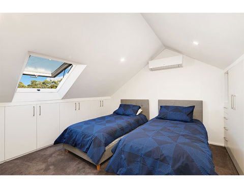 Walk To The City From This Renovated Heritage Gem - Accommodation QLD 7