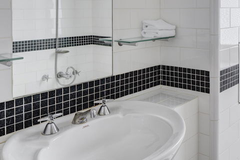 Regents Court Sydney - Accommodation QLD 33