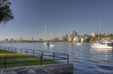 Summery, Spacious 4 Bed Home In Kurraba Point - Accommodation QLD 20