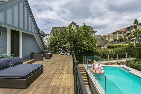 Summery, Spacious 4 Bed Home In Kurraba Point - Accommodation QLD 3