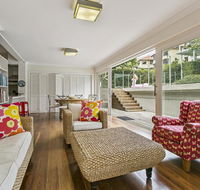 Summery spacious 4 bed home in Kurraba Point - Accommodation QLD