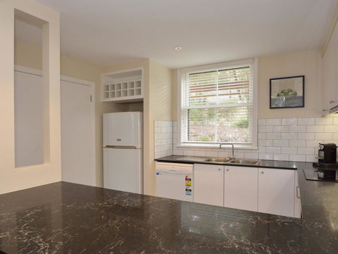 Villa De Saran Located Within Cypress Lakes - Accommodation QLD 2