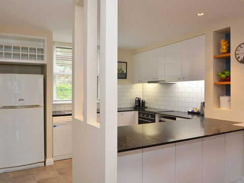 Villa De Saran Located Within Cypress Lakes - Accommodation QLD 8