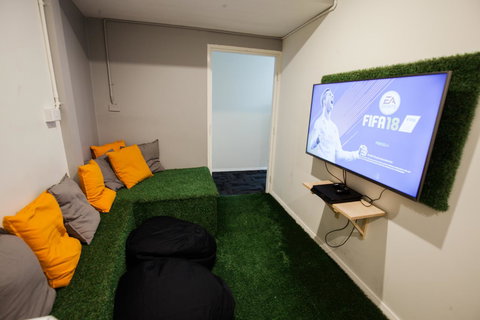 Mad Monkey Broadway - Accommodation QLD 14