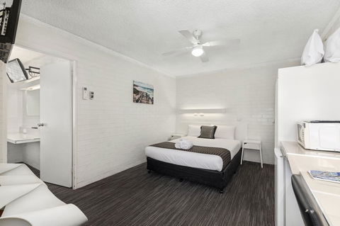 Coastal Bay Motel - Accommodation QLD 16