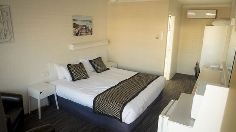 Coastal Bay Motel - Accommodation QLD 42