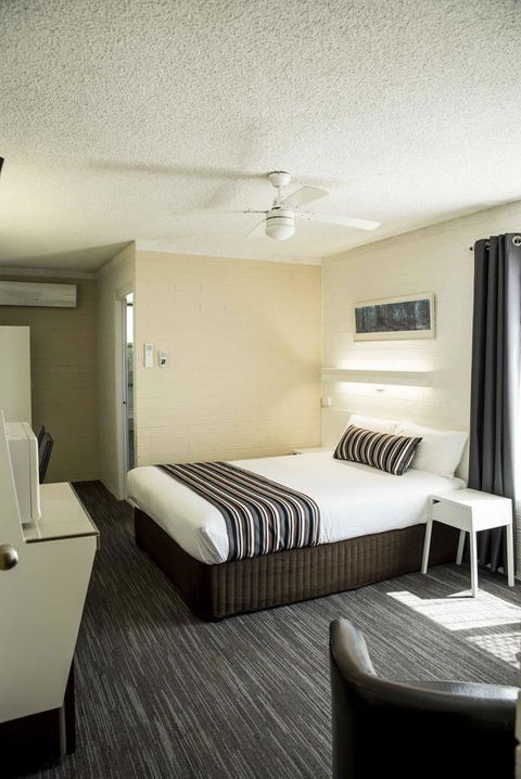 Coastal Bay Motel - Accommodation QLD 35