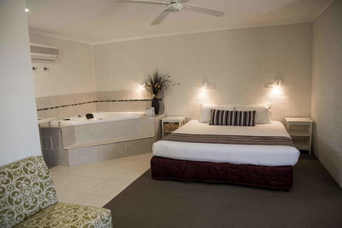 Coastal Bay Motel - Accommodation QLD 26