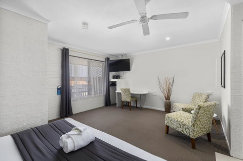 Coastal Bay Motel - Accommodation QLD 12