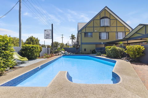 Coastal Bay Motel - Accommodation QLD 1