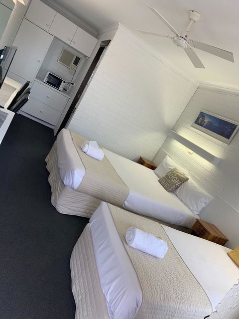 Coastal Bay Motel - Accommodation QLD 34
