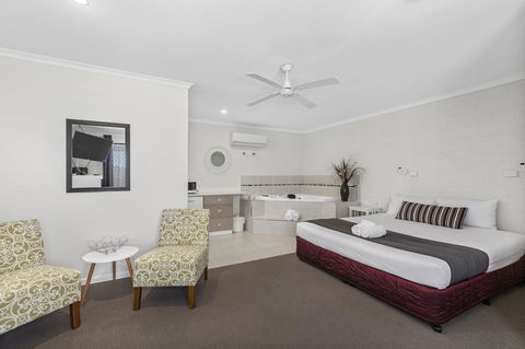 Coastal Bay Motel - Accommodation QLD 13