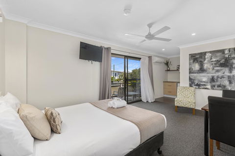 Coastal Bay Motel - Accommodation QLD 2