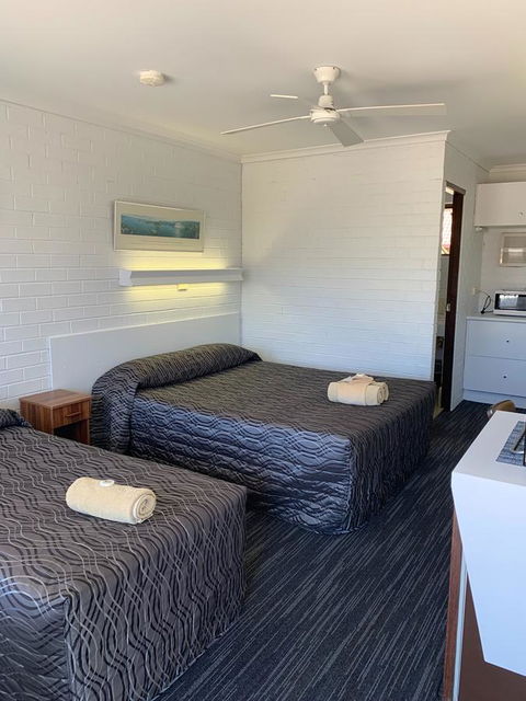 Coastal Bay Motel - Accommodation QLD 33