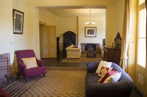 Hillview Heritage Hotel - Accommodation QLD 11