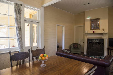 Hillview Heritage Hotel - Accommodation QLD 4