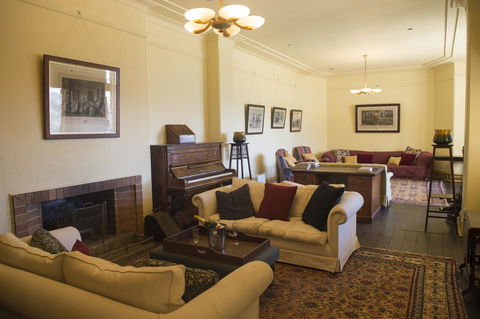 Hillview Heritage Hotel - Accommodation QLD 9