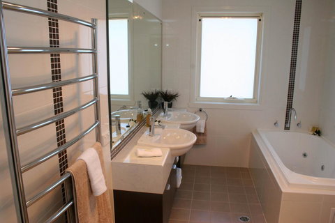 Encore Apartments - Accommodation QLD 11