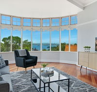 Huge Harbour View Apartment In Historic Home - Accommodation QLD