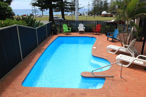 Beach House Holiday Apartments - Accommodation QLD 4