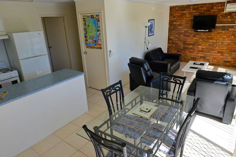 Beach House Holiday Apartments - Accommodation QLD 10