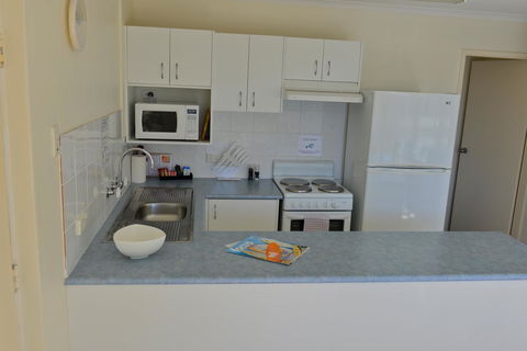 Beach House Holiday Apartments - Accommodation QLD 6