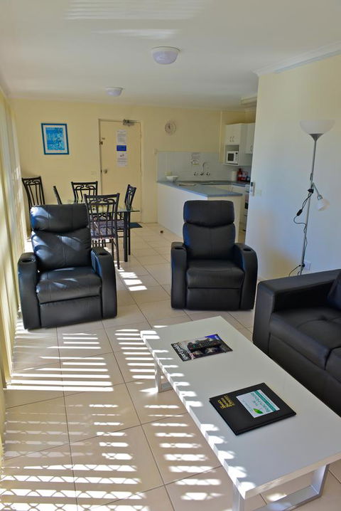 Beach House Holiday Apartments - Accommodation QLD 7