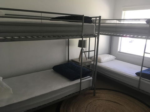 Tomaree Lodge - Accommodation QLD 4