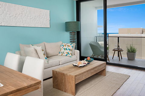 Arena Luxury Beachfront Apartment - Accommodation QLD 44