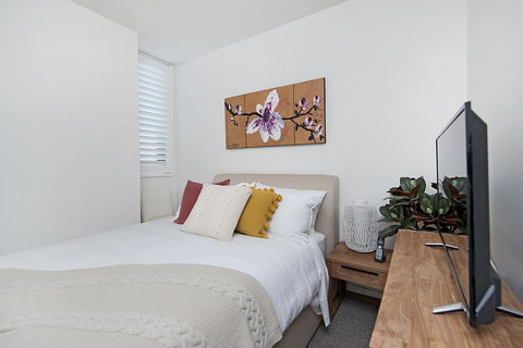 Arena Luxury Beachfront Apartment - Accommodation QLD 24