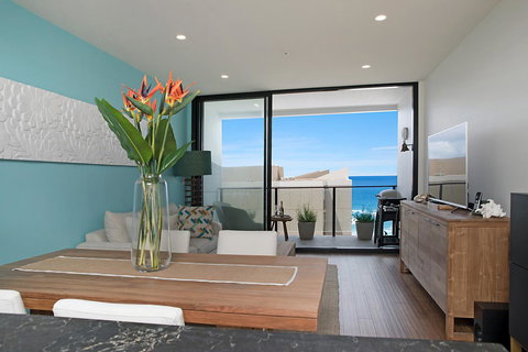 Arena Luxury Beachfront Apartment - Accommodation QLD 23
