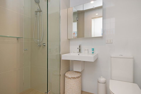 Arena Luxury Beachfront Apartment - Accommodation QLD 42